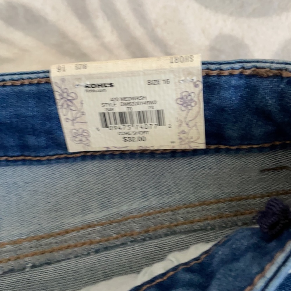 Shorts - Picture 4 of 5